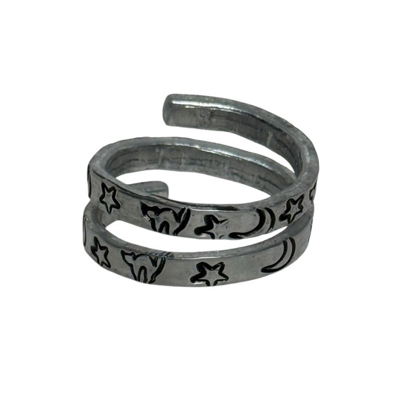 Handmade stamped witch core celestial black cat silver adjustable wrap ring - Picture 7 of 9